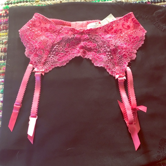 Victoria's Secret lace garter belt NWT
