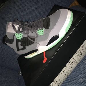Green glow 4s