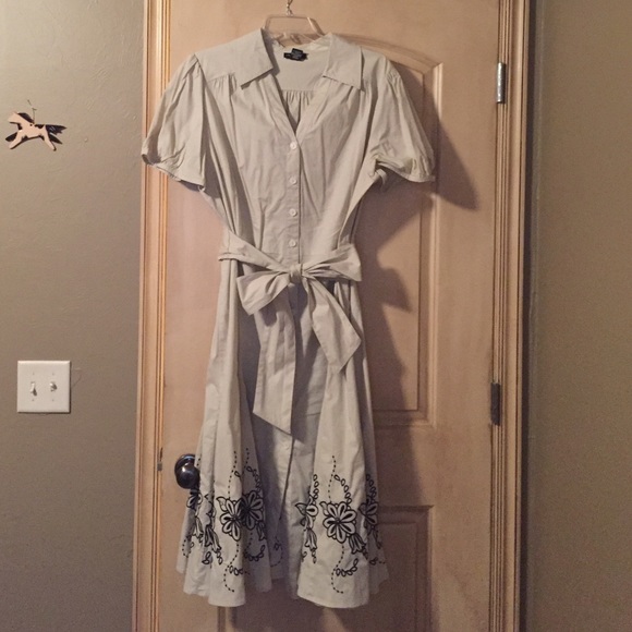 ✨SALE✨Lane Bryant Shirtwaist Dress w/embroidery