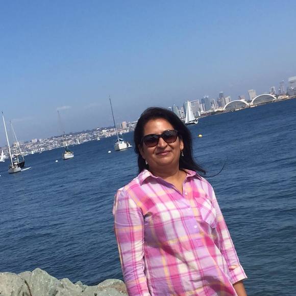 Meet your Posher, Rina