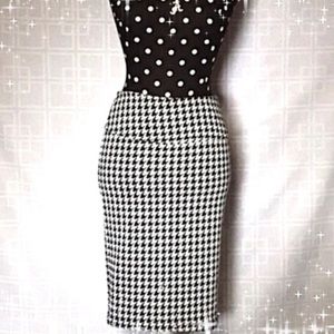 SUPER CUTE HOUNDSTOOTH SKIRT 😍