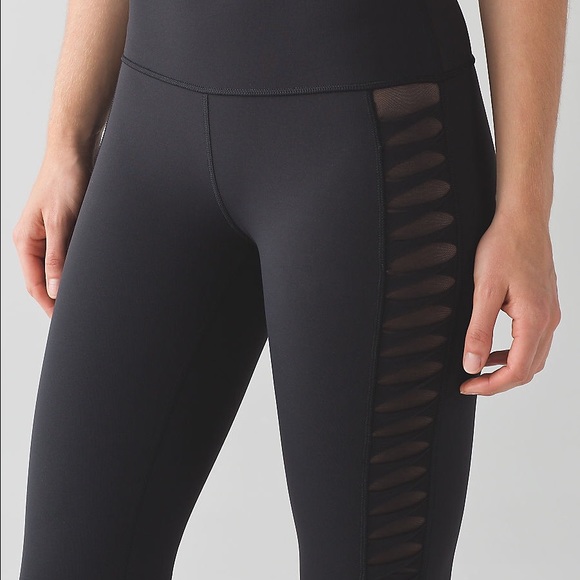 Lululemon Sun Salutation Crop Size 4