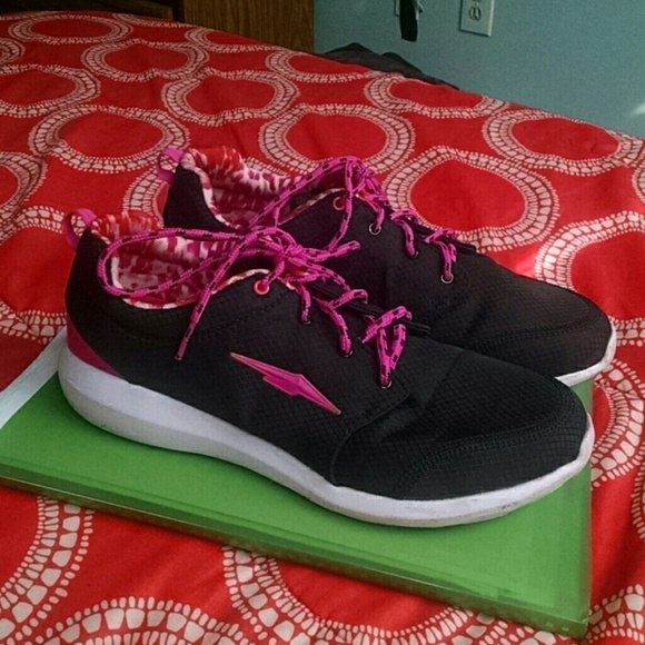 Lightweight Avia walking/running shoes