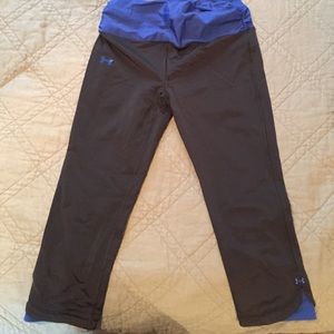 Black and blue under armor leggings