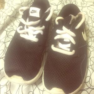 Black n White Kids Nikes Sz11c