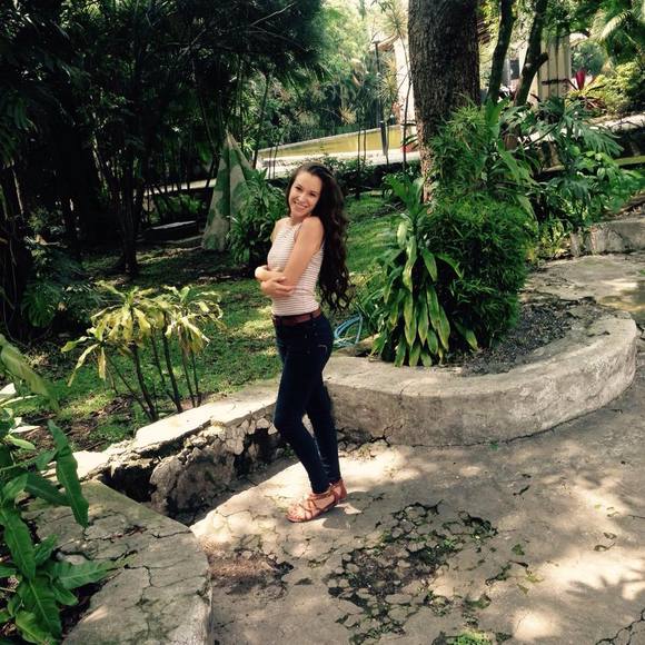 Meet your Posher, Cecilia - Picture 1 of 1