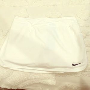 !! NWT Nike tennis skirt