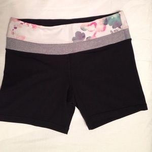Lululemon Groove Short sz 6 EUC