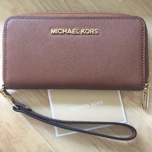 Jet Set Travel Large Smartphone Wristlet