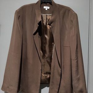 Well made gorgeous silk buttonless jacket