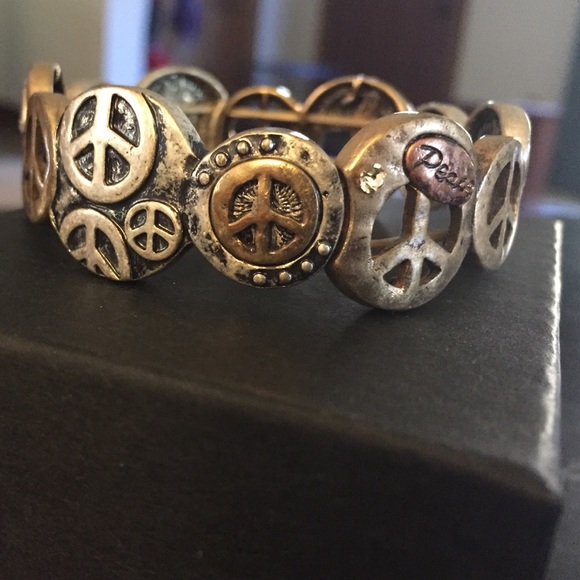 Peace sign stretch bracelet