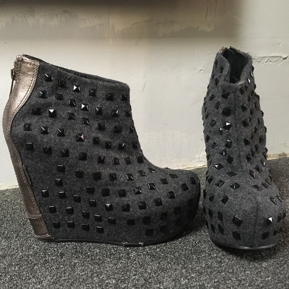 Aldo Gray Studded Platform Heel 5 inch size 8.5