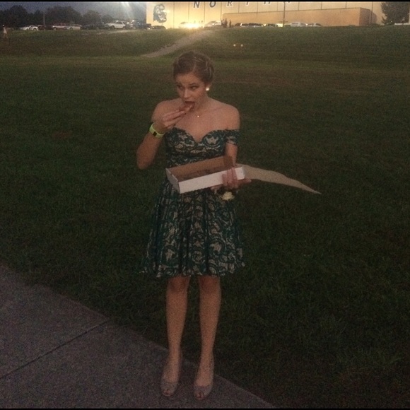 Meet your Posher, Stephanie - Picture 3 of 3