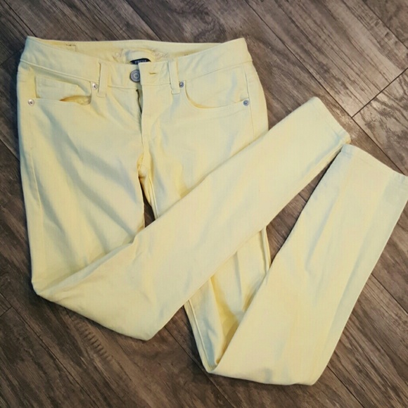 American Eagle yellow stretch jeans