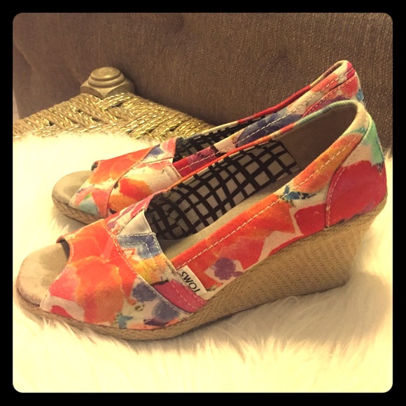 TOMS Floral Wedges
