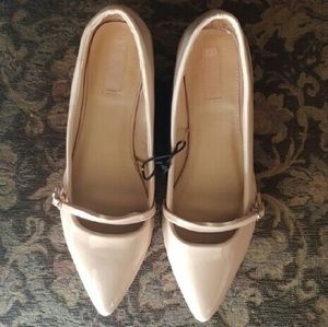 Nude pointed toe flats