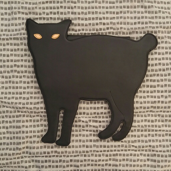 Black cat clutch! Looks like carrying real cat!!