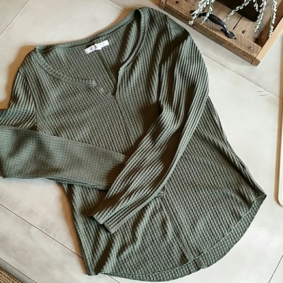 Cute top. Bundle and save!!