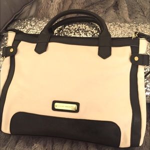 Steve Madden Purse ⚫️⚪️