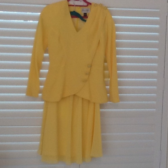 Do you have a wedding coming up. 2 pc wedding suit - Picture 1 of 4