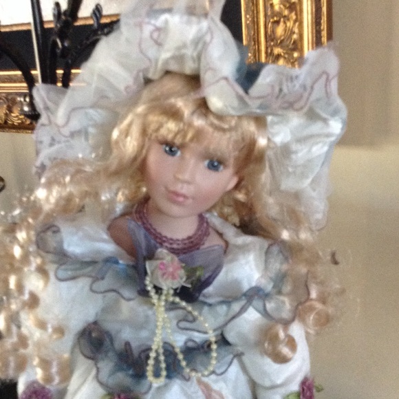 Porcelaindoll by Duck House Heirloom Dolls. - Picture 2 of 4