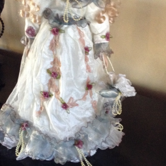 Porcelaindoll by Duck House Heirloom Dolls. - Picture 3 of 4
