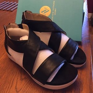 Adrienne vittadini sport sandal 9.5