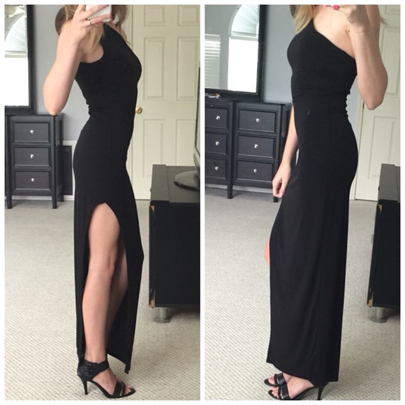 LAST ITEM▫Stunning Black One Shoulder Maxi w/ Slit - Picture 4 of 4