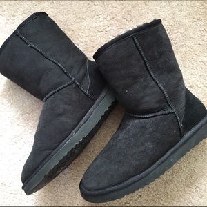 UGG Classic Short black boots