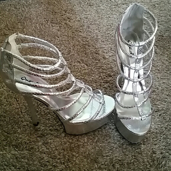 Quipid silver platform heels 8.5