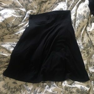 Comfortable black skirt! Gap!
