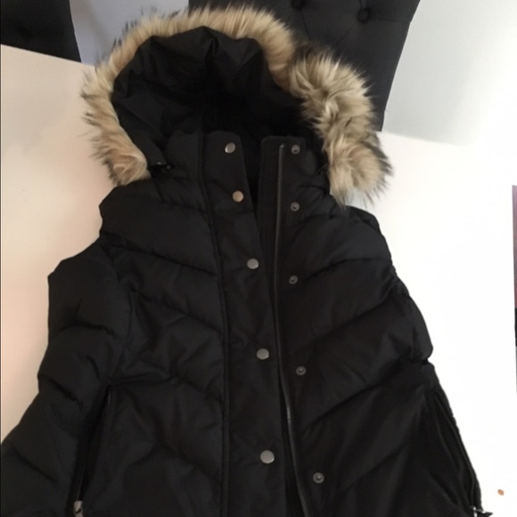 Gap Women's Medium Puffer Vest with Fur Hood