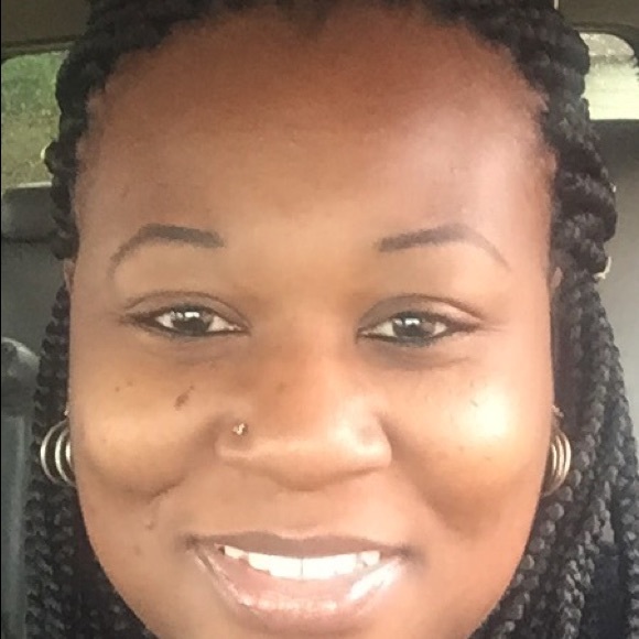 Meet your Posher, Selena - Picture 1 of 1