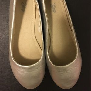 Gap Silver Flats Size 13