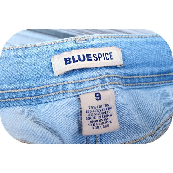 Floral mid-rise Embroidered Shorts - Picture 3 of 3