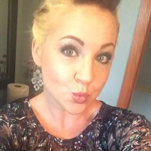 Meet your Posher, Dana