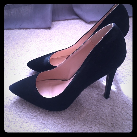 Black Pumps