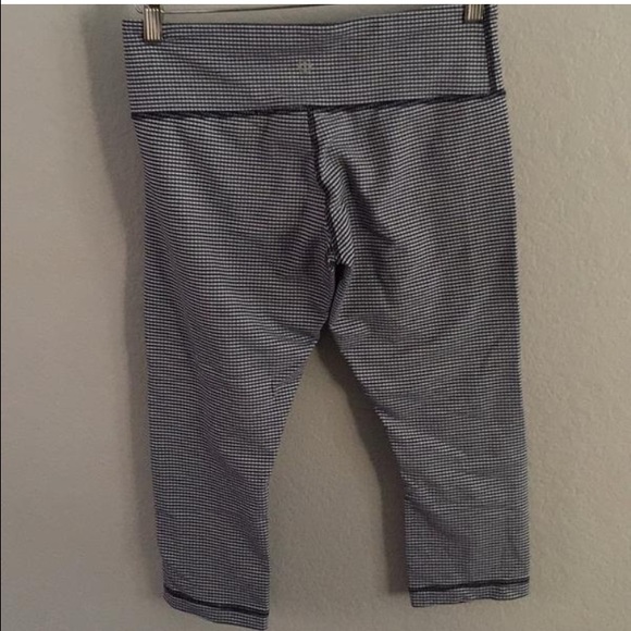 Lululemon cropped leggings - Picture 1 of 4