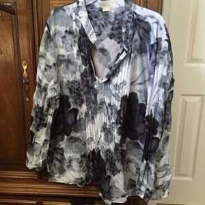 Must sell! Black & white floral Michael Kors blous