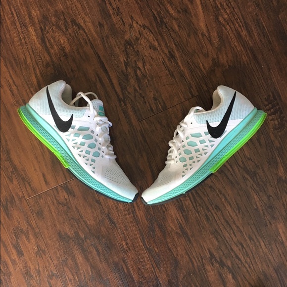 Nike Tennis Shoes