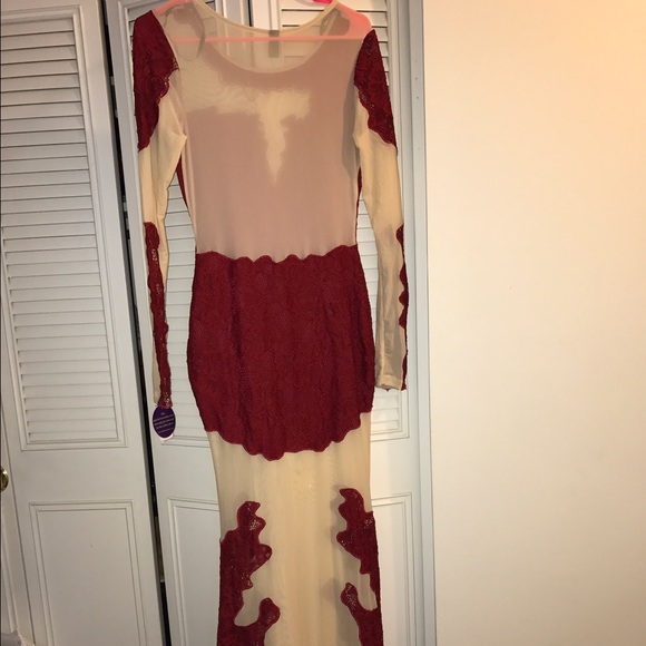 Red lace dress - Picture 2 of 3