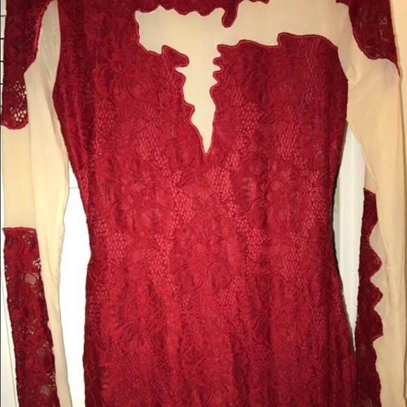 Red lace dress - Picture 3 of 3