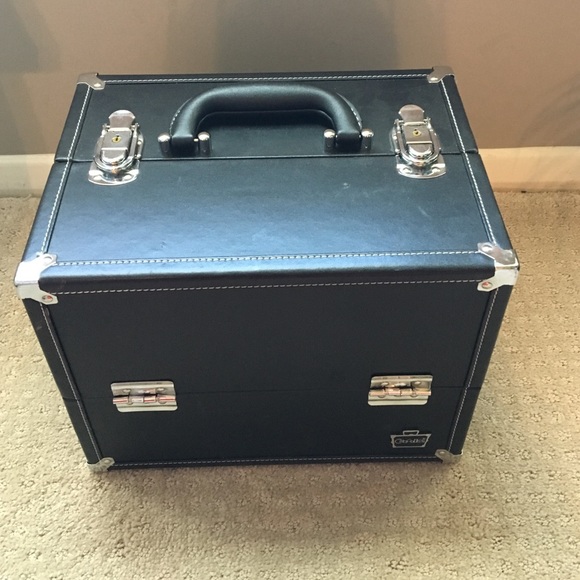 Caboodles train case