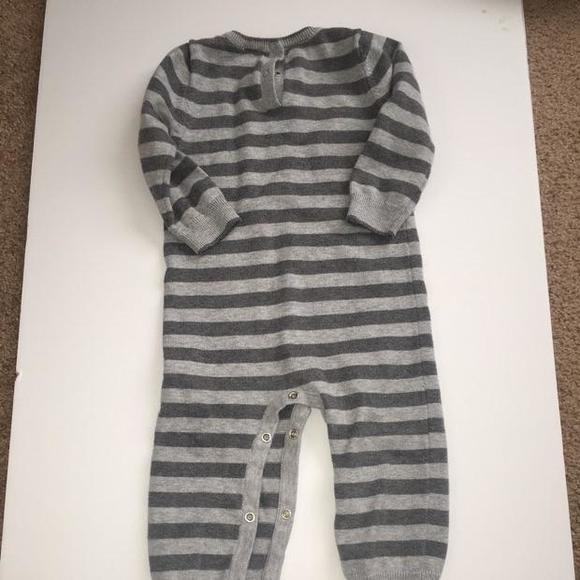 🎉 Host Pick 🎉 Sweater Onesie - Picture 2 of 3