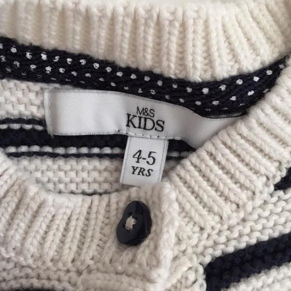 🚫SOLD🚫🐼MARK & SPENCER CREAM STRIPED CARDIGAN - Picture 2 of 4