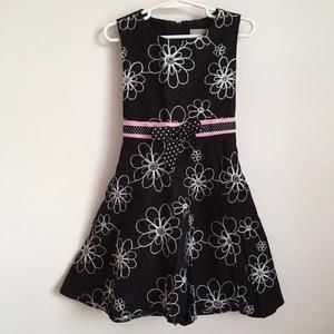 🌸PRETTY LIGTH SUMMER DRESS WITH EMBROIDER WHITE FLOWERS