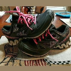 SOLD Women's Reebok ZigTech shoes sz 7.5
