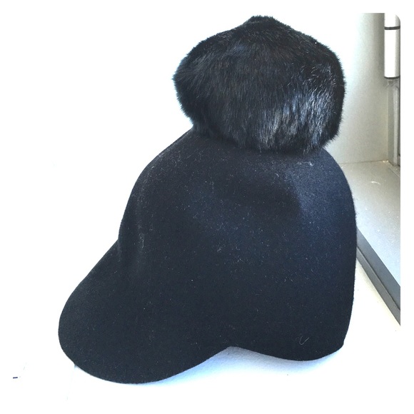 Wool Hat w/ Faux Fur PomPom