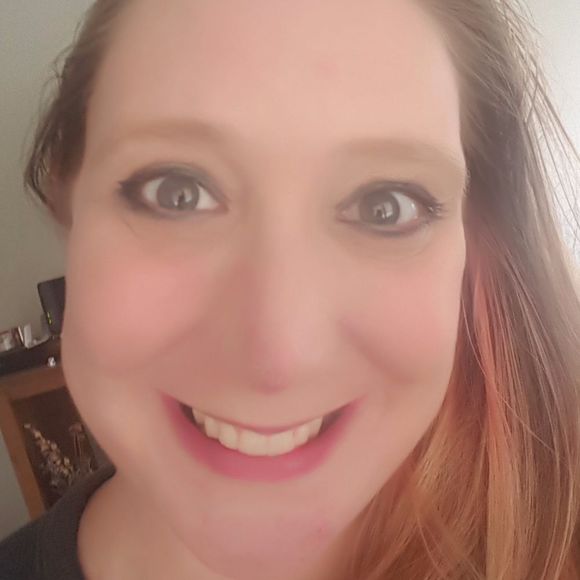 Meet your Posher, Debra - Picture 1 of 1