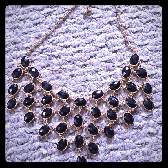 Black and gold necklace - Picture 1 of 1